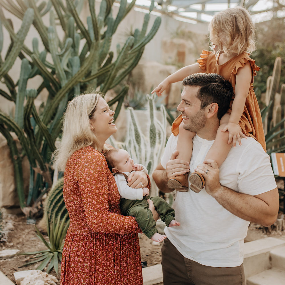 Family & newborn photo session at the San Antonio Botanical Garden with nude, golden color schemes for an earthy, bohemian aesthetic. 